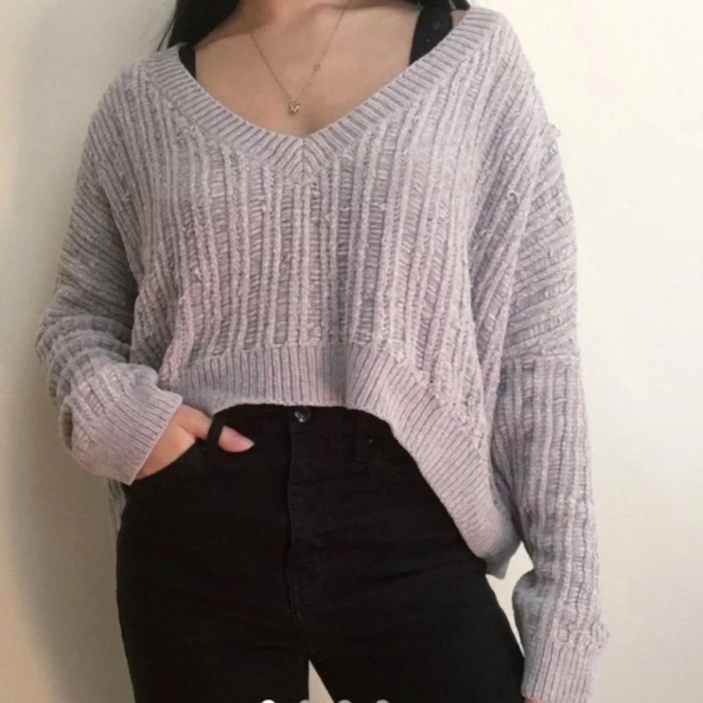 Silence + Noise Urban Outfitters Grey Cropped Sweater Soft V Neck - Picture 4 of 4